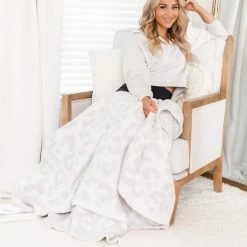 Coupon 🥰 Pink Lily Make Me Believe Light Grey Leopard Print Blanket 🎉 10 Coupon 🥰 Pink Lily Make Me Believe Light Grey Leopard Print Blanket 🎉 -Glam-girl Sales 184624 7 650x