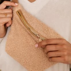 Top 10 🧨 Pink Lily Heading Out Camel Sherpa Belt Bag FINAL SALE 🤩 -Glam-girl Sales 184760 3 d6613d76 85ea 463e abe7 812b6c083e3f 650x