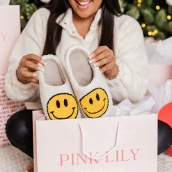 Deals 🥰 Pink Lily Yellow Smiley Slippers 🌟 -Glam-girl Sales 184816 4 650x