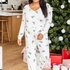 Budget 🛒 Pink Lily Merry All The Way Cream 🎄 Christmas Tree Print Pajama Top ❤️ -Glam-girl Sales 185644 185646 2 650x