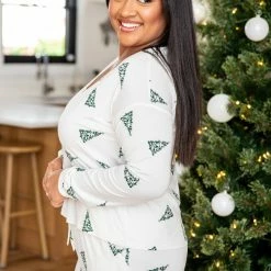 Budget 🛒 Pink Lily Merry All The Way Cream 🎄 Christmas Tree Print Pajama Top ❤️ -Glam-girl Sales 185644 185646 6 650x
