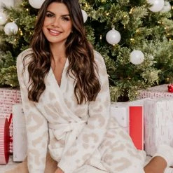 Brand new ✨ Pink Lily Making Snow Angels Taupe Leopard Print Robe 💯