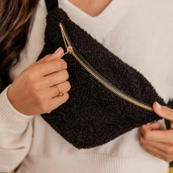 Budget 😀 Pink Lily Heading Out Black Sherpa Belt Bag FINAL SALE 🎁 -Glam-girl Sales 186206 4 650x