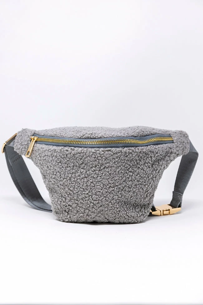 Buy ⭐ Pink Lily Heading Out Light Grey Sherpa Belt Bag FINAL SALE ✔️ 6 Buy ⭐ Pink Lily Heading Out Light Grey Sherpa Belt Bag FINAL SALE ✔️ - Image 4