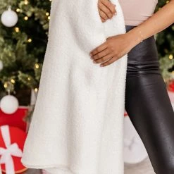 New 😍 Pink Lily Make Me Believe Solid Ivory Blanket 🤩