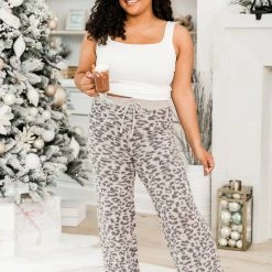 New 👍 Pink Lily Movies And Chill Charcoal And Grey Leopard Print Fuzzy Lounge Pants ⭐