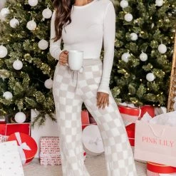 Cheapest 👍 Pink Lily Movies And Chill Taupe And Ivory Checkered Fuzzy Lounge Pants 🥰