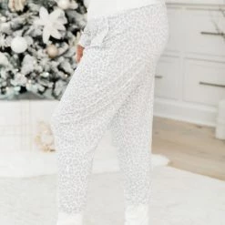 Promo ⭐ Pink Lily All I Want For 🎅 Christmas Ivory And Grey Leopard Print Pajama Set 🥰 -Glam-girl Sales 186446 10 650x