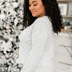 Promo ⭐ Pink Lily All I Want For 🎅 Christmas Ivory And Grey Leopard Print Pajama Set 🥰 -Glam-girl Sales 186446 6 650x