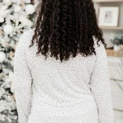 Promo ⭐ Pink Lily All I Want For 🎅 Christmas Ivory And Grey Leopard Print Pajama Set 🥰 -Glam-girl Sales 186446 7 650x