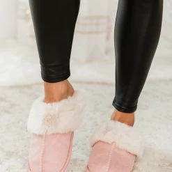 New 🔔 Pink Lily I'm Walking On Air Pink Slippers 🥰