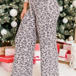 New ๐ Pink Lily Movies And Chill Charcoal And Grey Leopard Print Fuzzy Lounge Pants โญ 18 New ๐ Pink Lily Movies And Chill Charcoal And Grey Leopard Print Fuzzy Lounge Pants โญ -Glam-girl Sales 219A0408 650x