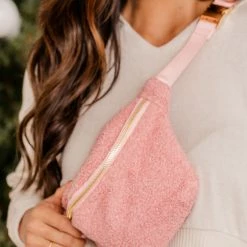 Best Pirce ✨ Pink Lily Heading Out Pink Sherpa Belt Bag FINAL SALE ⭐ -Glam-girl Sales 219A9797 873b2ed8 0784 4c4a b019 4f7ca6c2d008 650x