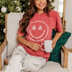 Discount π Pink Lily Smiley Face π Christmas Cake Red Graphic Tee βοΈ